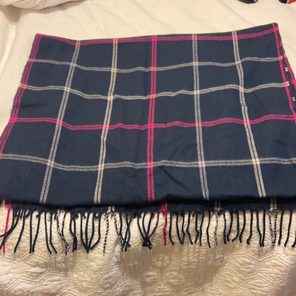 J crew navy and pink blanket scarf